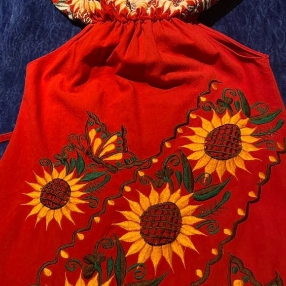 Sunflowers embroidery
Mexican Red Woman's Dress
Size Small - Picture 9 of 9